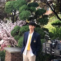 Wajahnya Lebih Muda Dari Usianya, Simak Kumpulan Foto Aktor Hwang In Yeop Mengenakan Seragam Sekolah Pada Drama-Drama yang Ia Bintangi