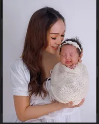 Wajahnya Sempat Dirahasiakan, Ini 8 Potret Baby Alia Anak Kedua Zaskia Gotik yang Makin Menggemaskan - Cantik dan Lucu Jadi Suster