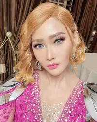Warna-Warni! 16 Potret Koleksi Wig Rambut Cantik Inul Daratista, Selalu Tampil On Point dengan Berbagai Gaya Berbeda
