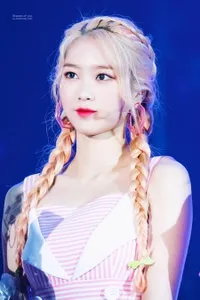 Warnai Rambut Jadi Pirang, Jiho Oh My Girl Buat Penggemar Jatuh Cinta