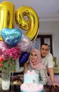 Wedding Anniv Ke-19, Marini Zumarnis Dibuat Terharu Oleh Anak