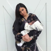 Weekly Hot: Foto Wajah Bayi Kylie Jenner - Ultah Brooklyn Beckham