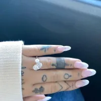Weekly Hot IG: Foto Cincin Tunangan Ariana Grande - Jesy Nelson Hengkang dari Little Mix