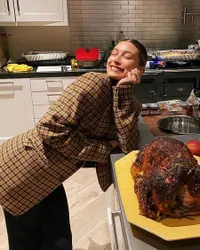 Weekly Hot IG: Jennifer Lopez Nekat Pose Bugil - Potret Mesra Zayn Malik dan Gigi Hadid Saat Hamil