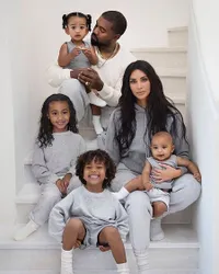 Weekly Hot IG: Kartu Natal Kim Kardashian - Pesta Ulang Tahun Taylor Swift