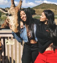 Weekly Hot IG: Kylie Jenner Pamer Perut - Foto Mesra Scott Disick