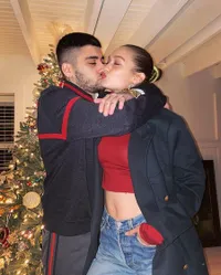 Weekly Hot IG: Postingan Artis Hollywood Saat Social Distancing - Foto Mesra Gigi Hadid & Zayn Malik