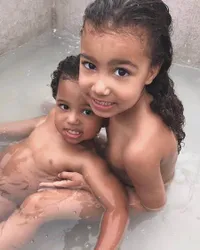 Weekly Hot IG: Royal Wedding - Foto Lucu Anak Kim Kardashian