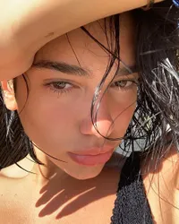 Weekly Hot Instagram: Bulan Madu Dwayne Johnson - Wajah Asli Dua Lipa