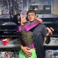 Weekly Hot Instagram: Pesta Ulang Tahun Dua Lipa - Foto Kylie Jenner Mandi di Bawah Shower