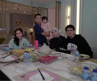 Wendy Cagur Dilarikan ke Rumah Sakit, Ini 7 Potret Raffi Ahmad yang Mendoakan Kesembuhannya - Berharap para Pekerja Seni Jaga Stamina Selama Ramadan