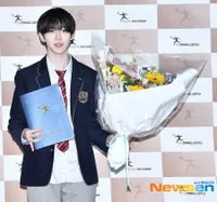 Wisuda Idol K-Pop dan Aktor Muda di Hanlim Arts High School