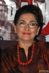 Widyawati di Preskon film DEMI DEWI
