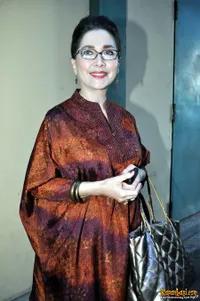 Widyawati di Studio Penta