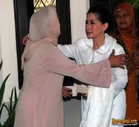 Widyawati Mengenang Sophan Sophiaan