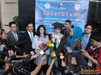 Wisuda Sheza Idris di Gedung Smesco