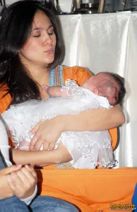 Wulan Guritno Gelar Aqiqah London Abigail Dimitri