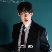 Yoo Yeon Seok Jadi Pengacara di 'PHANTOM LAWYER', Kesurupan Klien Hantu