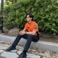 Yoon Ji on, Wartawan Tampan Berkacamata Bikin Hati Meleleh dengan Pesona Ayah Muda yang "Papa-able" di Love Next Door