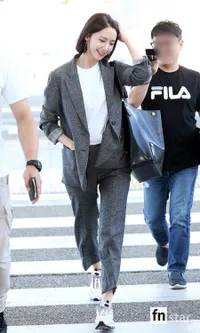 Yoona SNSD Tiba di Indonesia, Tetap Cantik Meski Tengah Malam