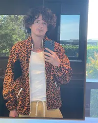 Yuk Intip 7 Potret Charlie Puth Yang Telah Tampilkan Proses Pembuatan Lagunya Berjudul 'LIGHT SWITCH', Bikin Kaget Sendiri Ya Ternyata!