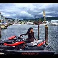 Yuk Intip Farah Quinn Melancong dan Mancing Cantik di Norwegia
