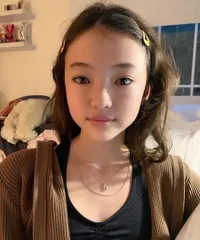 Yuk, Simak Bareng Kumpulan Foto Cantik Dari Ella Gross Si Mini Jennie BLACKPINK