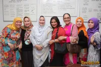 Yenny Rahman di Panti Sosial Werdha Bumi Mulia