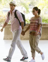 Yuk Intip Ashton Kutcher - Mila Kunis di Bali