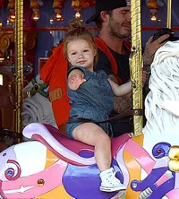 Yuk Intip Liburan Seru Harper Seven Beckham di Disneyland