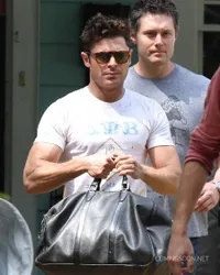 Zac Efron Siap Perangi Selena Gomez di 'NEIGHBORS' 2, Ada Apa?