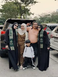 Zahra Sima Berangkat Umrah ke Tanah Suci, Cantik Pakai Gamis