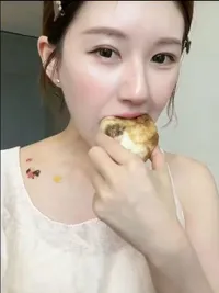 Zhao Lusi Heboh saat Isi Bakpao yang Dimakan Luber