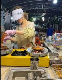 Zhao Lusi Jualan Pancake di Pinggir Jalan, Bahagia Punya Kios Kecil