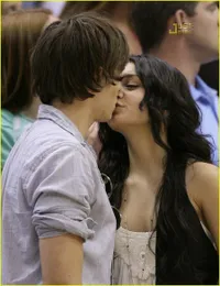Zac Efron dan Vanessa Hudgens Nonton Basket