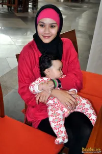 Zaskia Mecca - Hanung Bramantyo Jalin Kekompakan