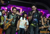 Foto Ada Band