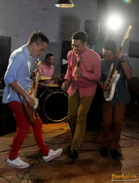 Foto Ada Band