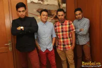 Foto Ada Band