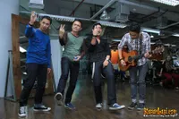 Foto Ada Band