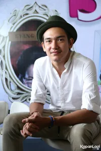 Foto Adipati Dolken