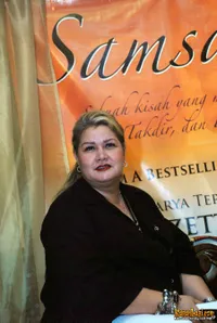 Foto Aline Sahertian