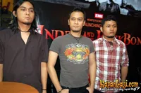 Foto Andra and The BackBone