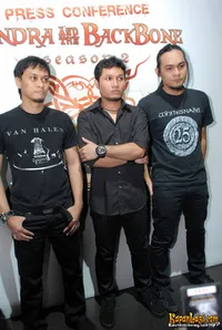 Foto Andra and The BackBone