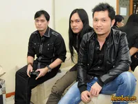 Foto Andra and The BackBone
