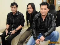 Foto Andra and The BackBone