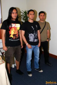 Foto Andra and The BackBone