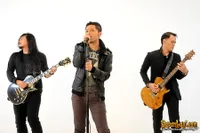 Foto Andra and The BackBone