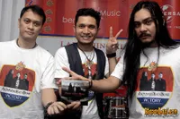 Foto Andra and The BackBone