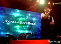 Foto Andra and The BackBone